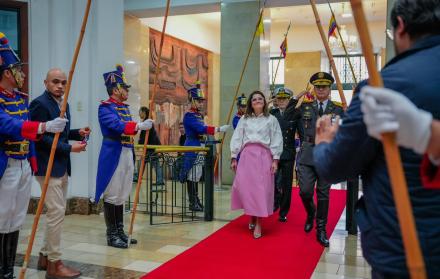 La vicepresidenta María José Pinto arribó este 26 de mayo de 2025 a la Vicepresidencia en Quito.